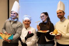 Atelier de crêpes en entreprise à Paris avec présentation des créations.
