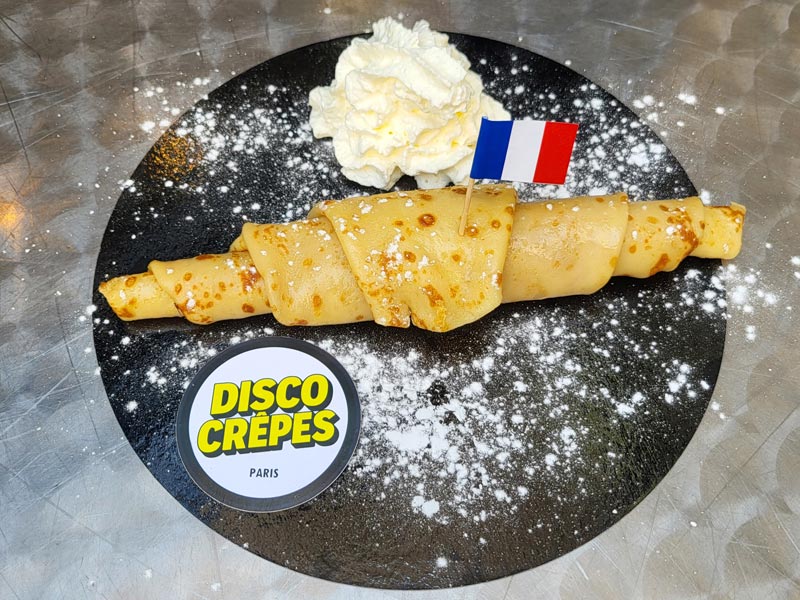 Crêpe bretonne traditionnelle préparée chez Disco Crêpes à Paris