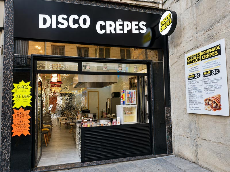 Façade d'un restaurant disponible à la location dans le Marais à Paris pour pop-up, lancement de produit ou événement d'entreprise.